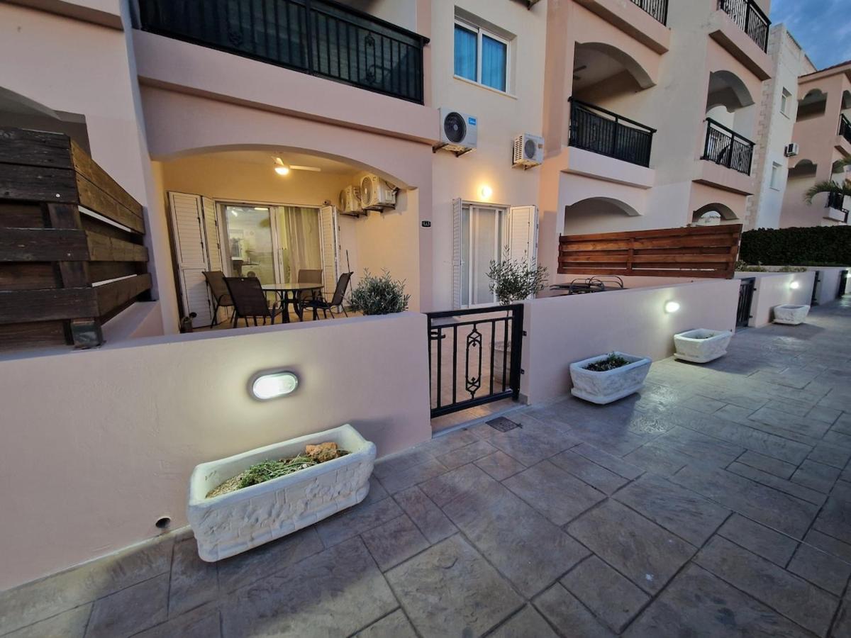 Sun Island Apartments Paphos Exterior photo